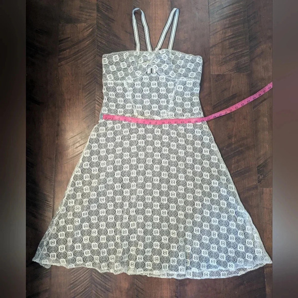 Caroline Herrera Cream Geometric Lace Dress, US 10 - Picture 6 of 7